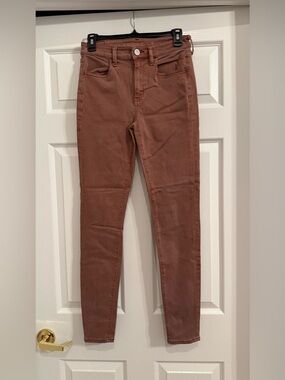 American Eagle stretch mauve jeans. Size 6 Long. High rise Jegging.